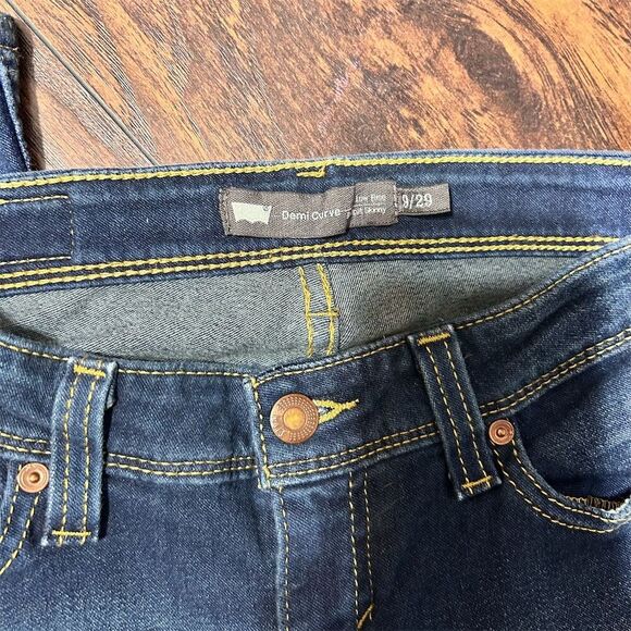 Levi's Women's Straight Jeans Size 9/29 Medium-Dark Wash Blue Denim ✨ - Picture 2 of 4